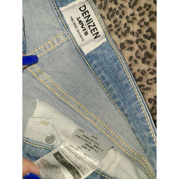Denizen From Levi's Cuffed 5" Shorts Womens Size 6 W28 Denim Mid Rise (EE) - Picture 4 of 5
